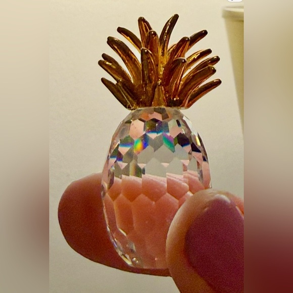Other - Mini crystal pineapple figurine - 2”H - minor scratches - lovely - brand unknown
